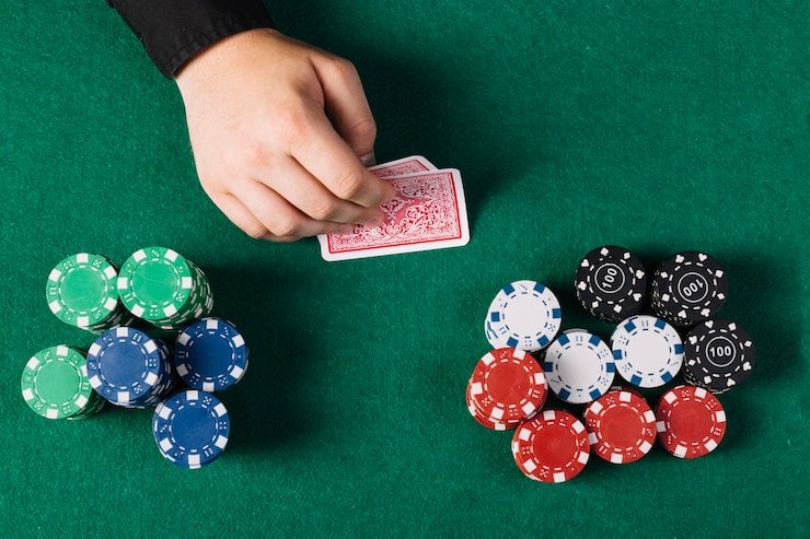 Bagan tingkat loyalitas keraton menampilkan manfaat progresif dari Member hingga Diamond